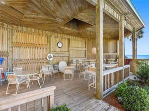 thumbnail: Outdoor dining