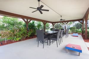 thumbnail: Outdoor dining