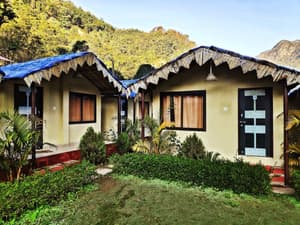 thumbnail: Exterior detail