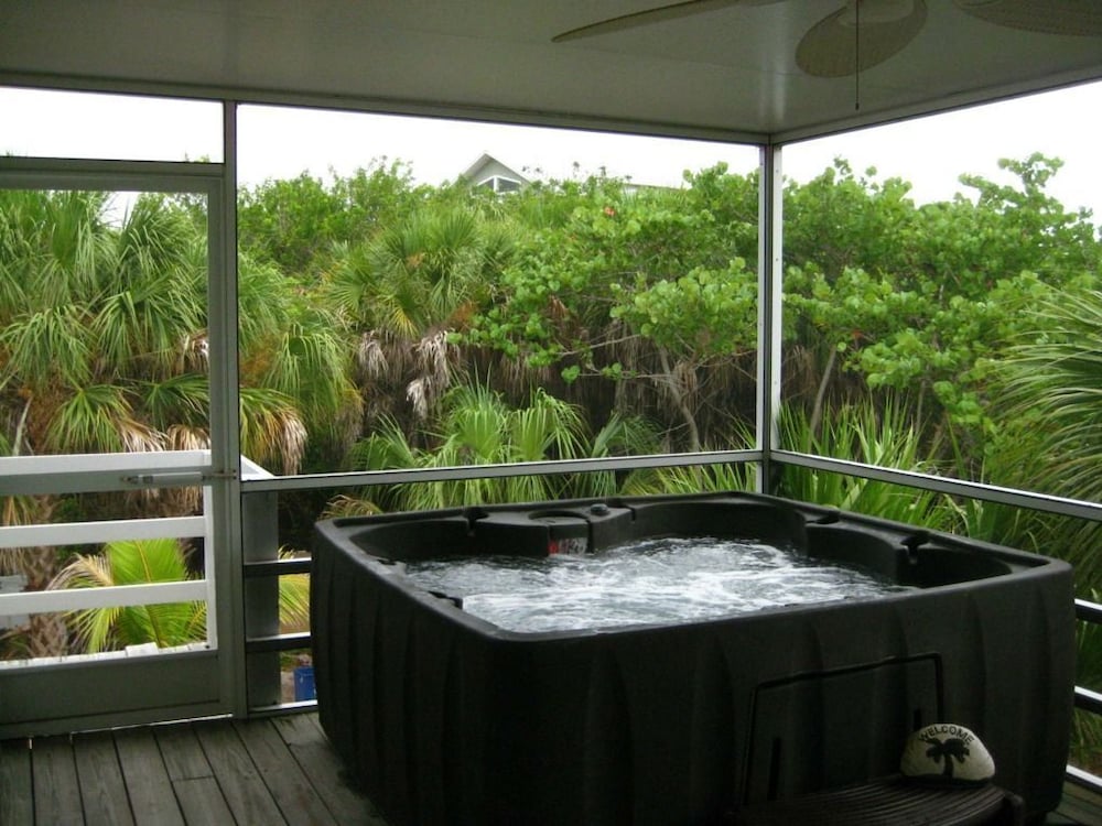 Private spa tub