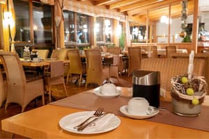 thumbnail: Restaurant