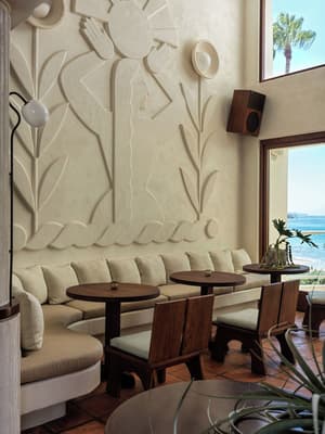 thumbnail: Lobby sitting area