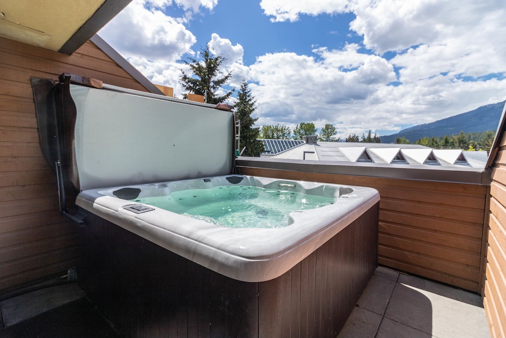Swimming pool-spa