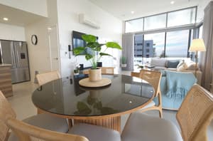 thumbnail: Dining room