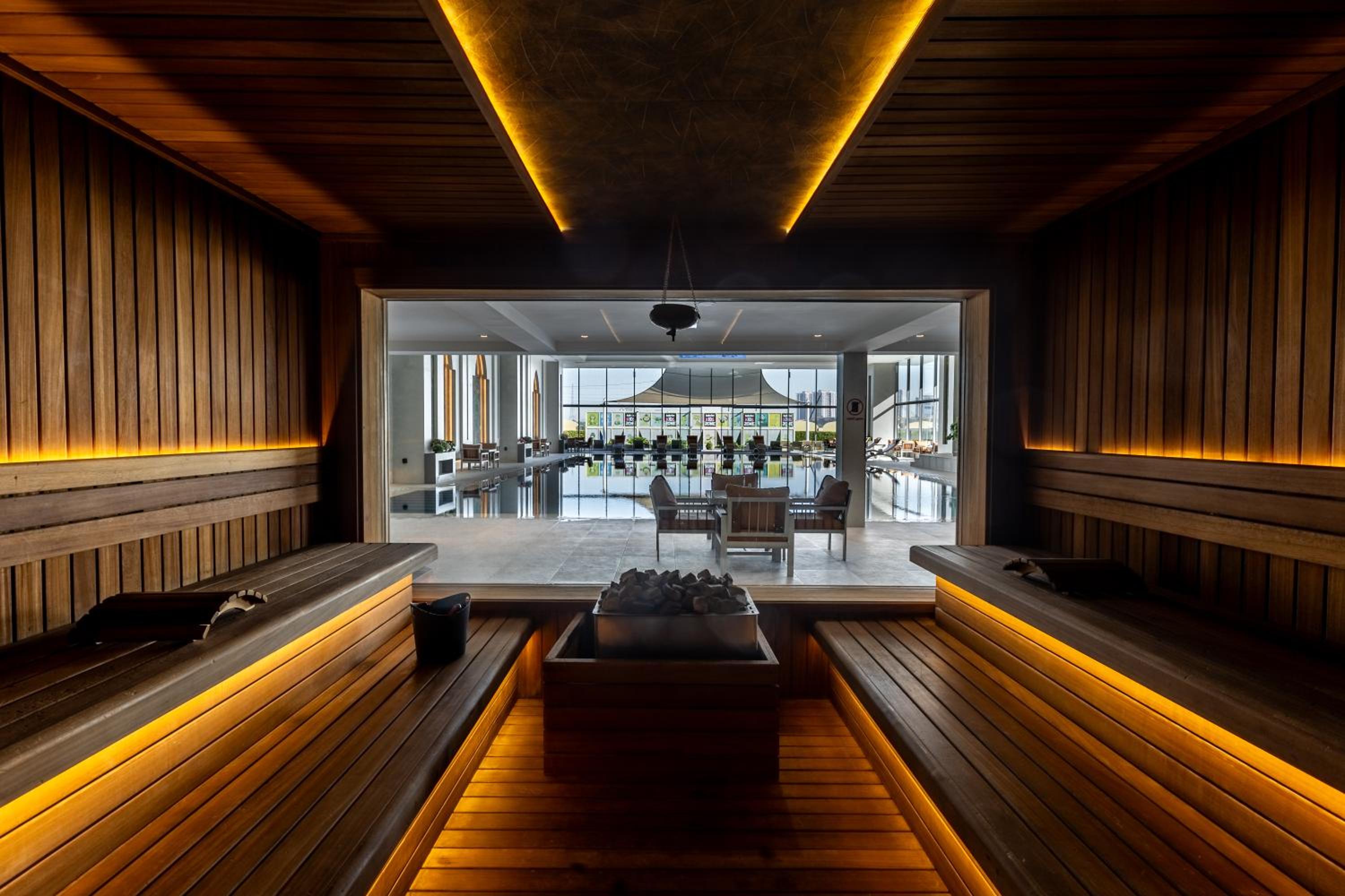 Swimming pool-spa