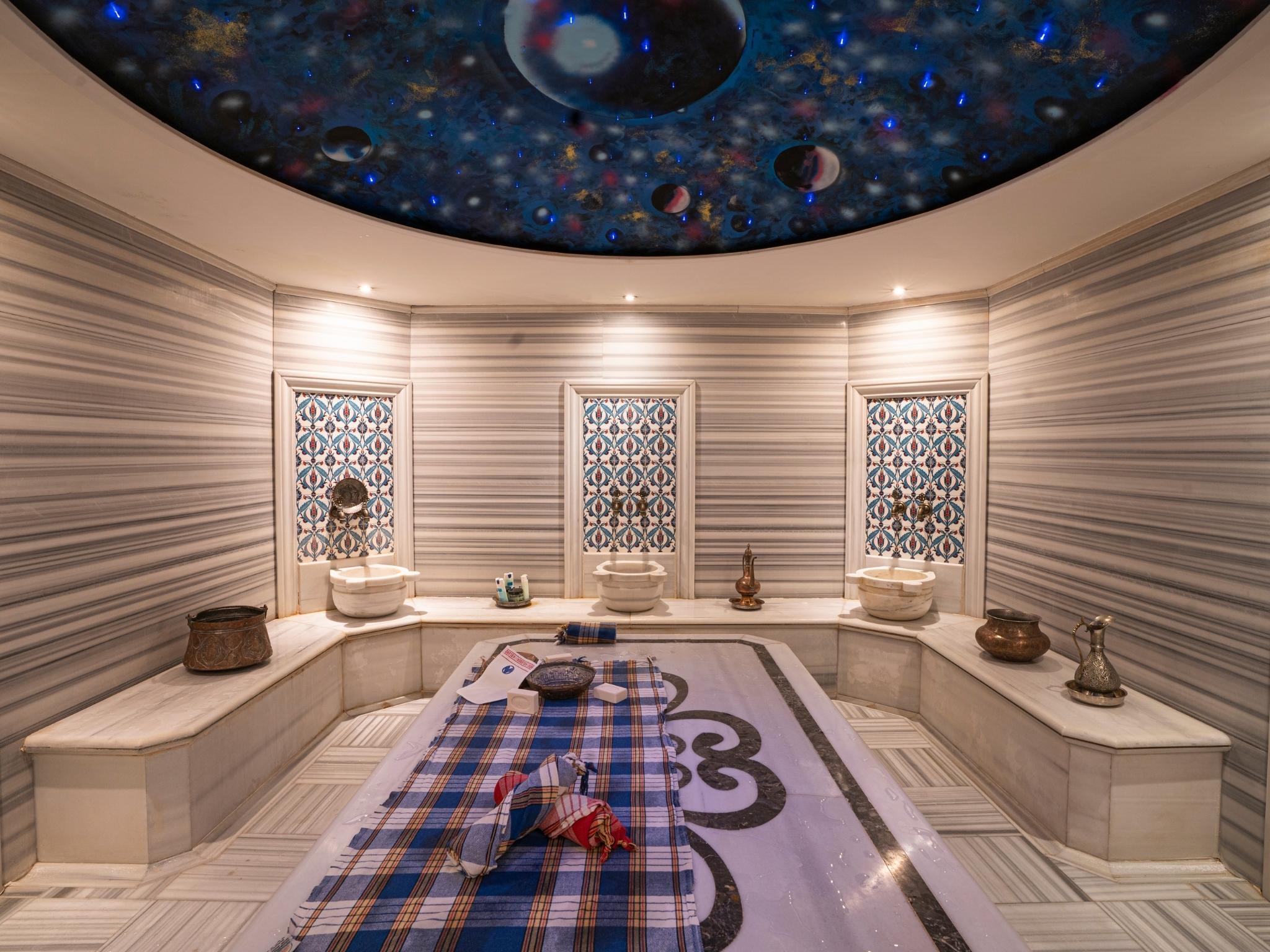 Swimming pool-spa