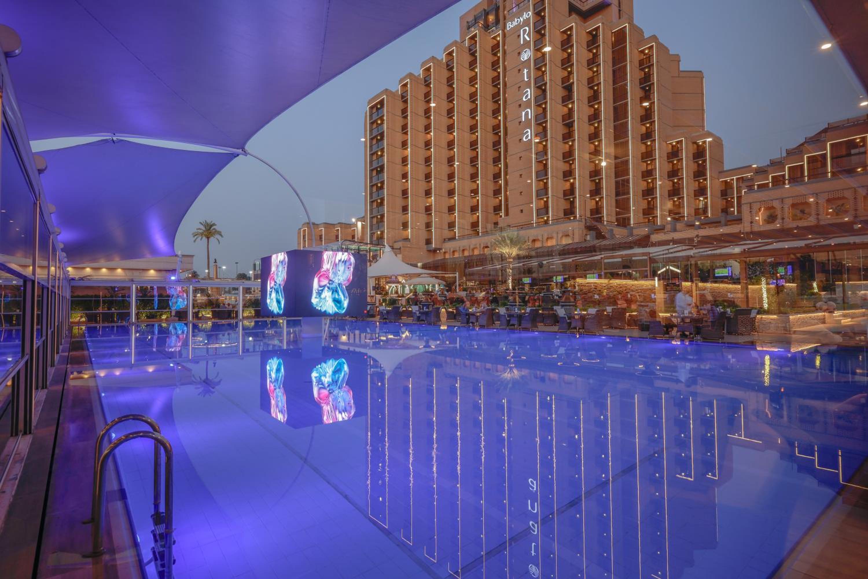 Swimming pool-spa