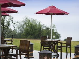 thumbnail: Outdoor dining
