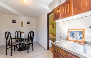 thumbnail: In-room dining