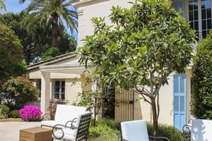thumbnail: Front of property