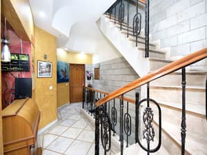 thumbnail: Staircase
