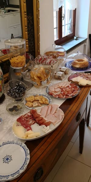 thumbnail: Breakfast buffet