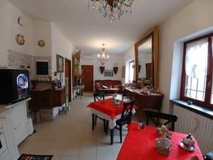 thumbnail: Breakfast area