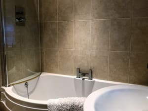 thumbnail: Bathroom amenities