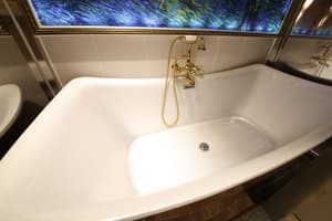 thumbnail: Deep soaking bathtub