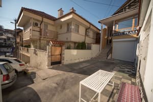 thumbnail: Property entrance