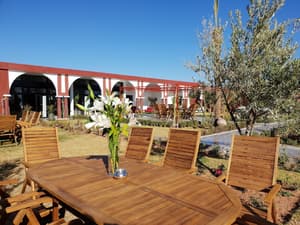 thumbnail: Outdoor dining