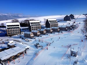 thumbnail: Skiing