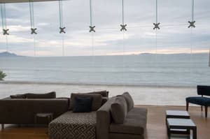thumbnail: Lobby sitting area