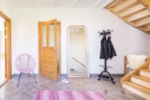 thumbnail: Interior entrance
