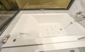 thumbnail: Deep soaking bathtub