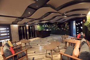 thumbnail: Lobby sitting area