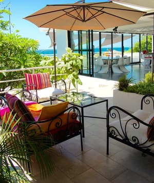 thumbnail: Interior entrance