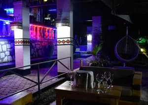 thumbnail: Bar (on property)
