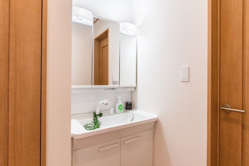 Bathroom sink