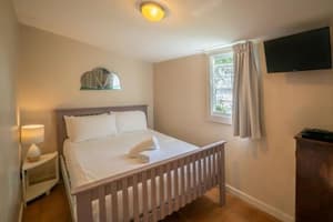 thumbnail: In-room dining