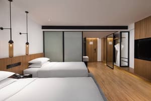 thumbnail: Twin/Twin Deluxe Guest Room