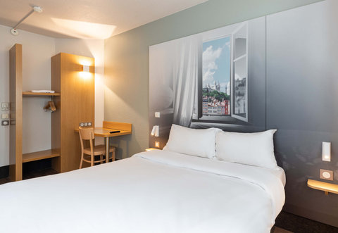 Hotel Lyon Saint Bonnet Family Room