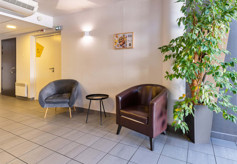 Hotel Lyon Saint Bonnet Lobby