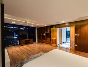 thumbnail: Property entrance