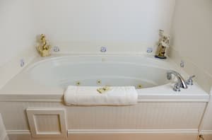 thumbnail: Deep soaking bathtub