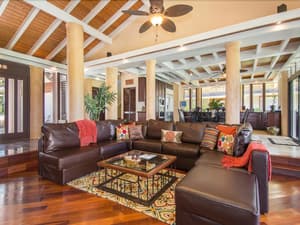 thumbnail: Lobby sitting area