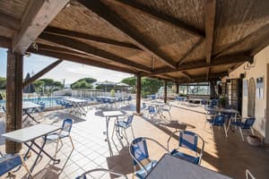 thumbnail: Outdoor dining