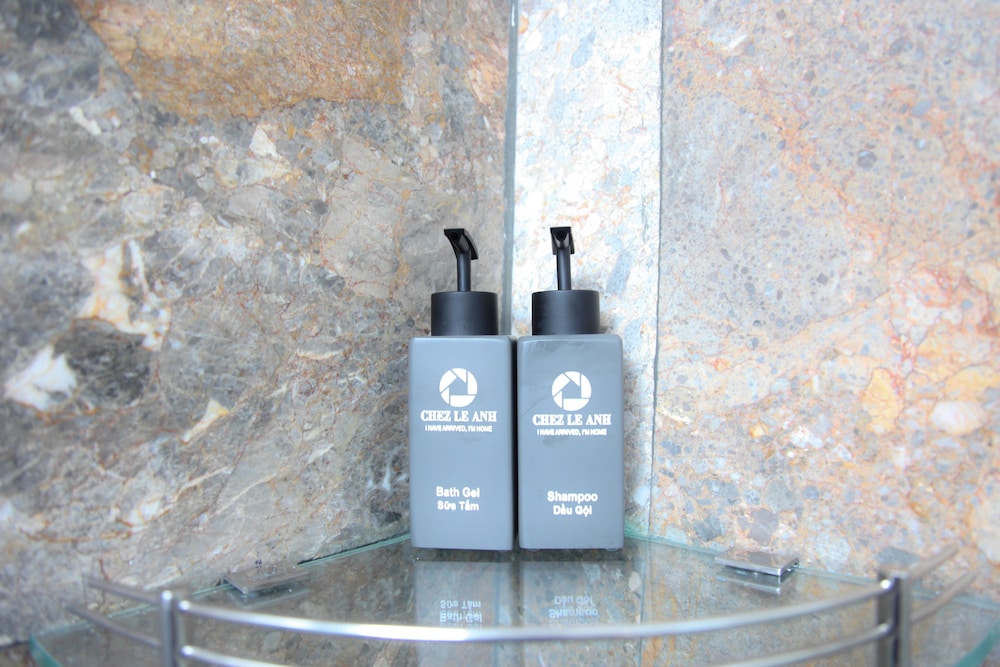 Bathroom amenities