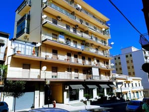 thumbnail: Exterior