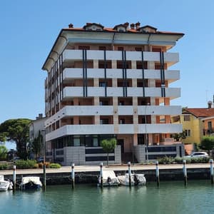 thumbnail: Exterior