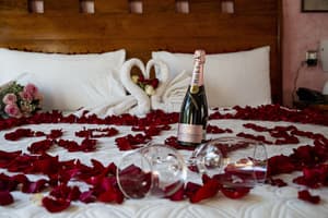 thumbnail: Champagne service