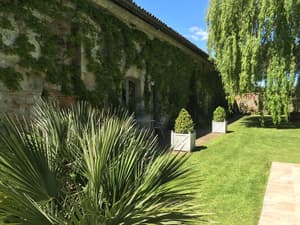 thumbnail: Exterior
