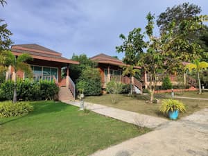 thumbnail: Front of property