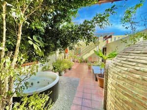 thumbnail: Exterior
