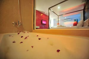 thumbnail: Deep soaking bathtub