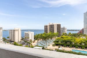 thumbnail: Front of property