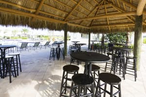 thumbnail: Outdoor dining
