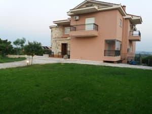 thumbnail: Front of property
