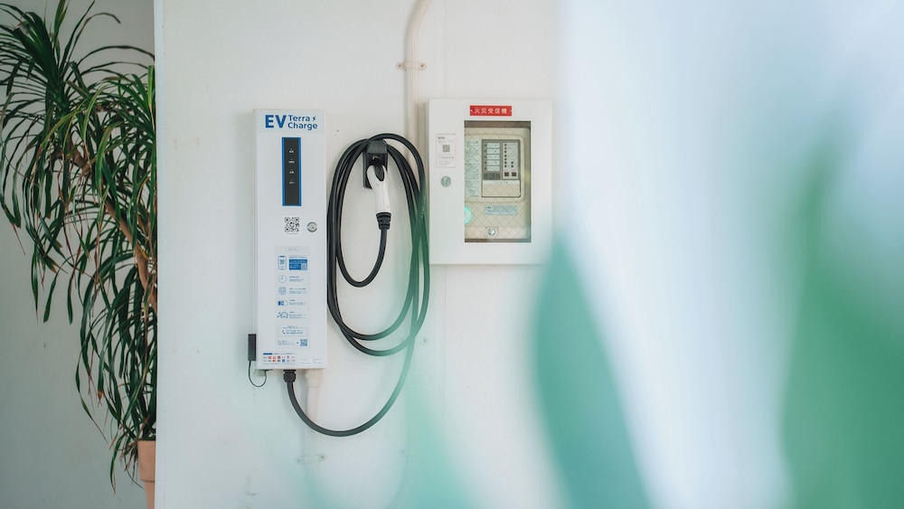 Electric vehicle charging station