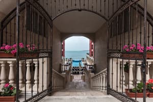 thumbnail: Interior entrance